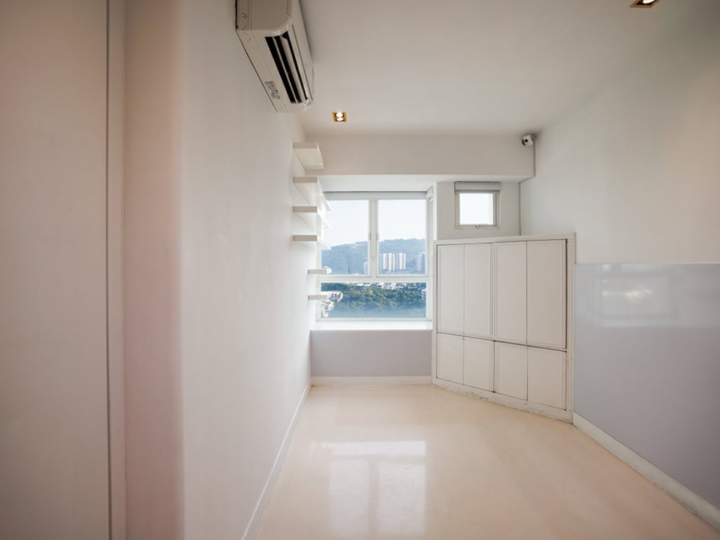 https://img.propertyraptor.com/cdn-cgi/imagedelivery/KD5bF_AFL0JDTbKLWF7z9g/ap8/ap8_001/hornet/prp/img/001140423dd460bef437d70f8c32969a.jpg/public