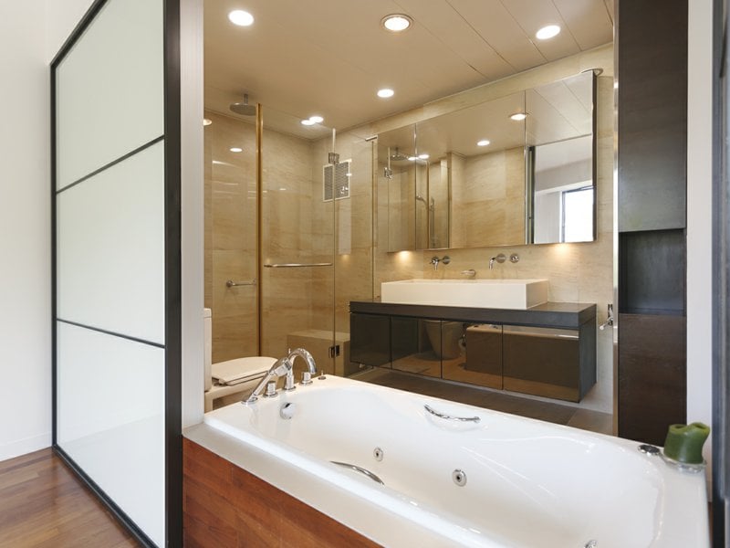https://img.propertyraptor.com/cdn-cgi/imagedelivery/KD5bF_AFL0JDTbKLWF7z9g/ap8/ap8_001/hornet/prp/img/002467fb36081c4a3c019e82c1a12e6f.jpg/public