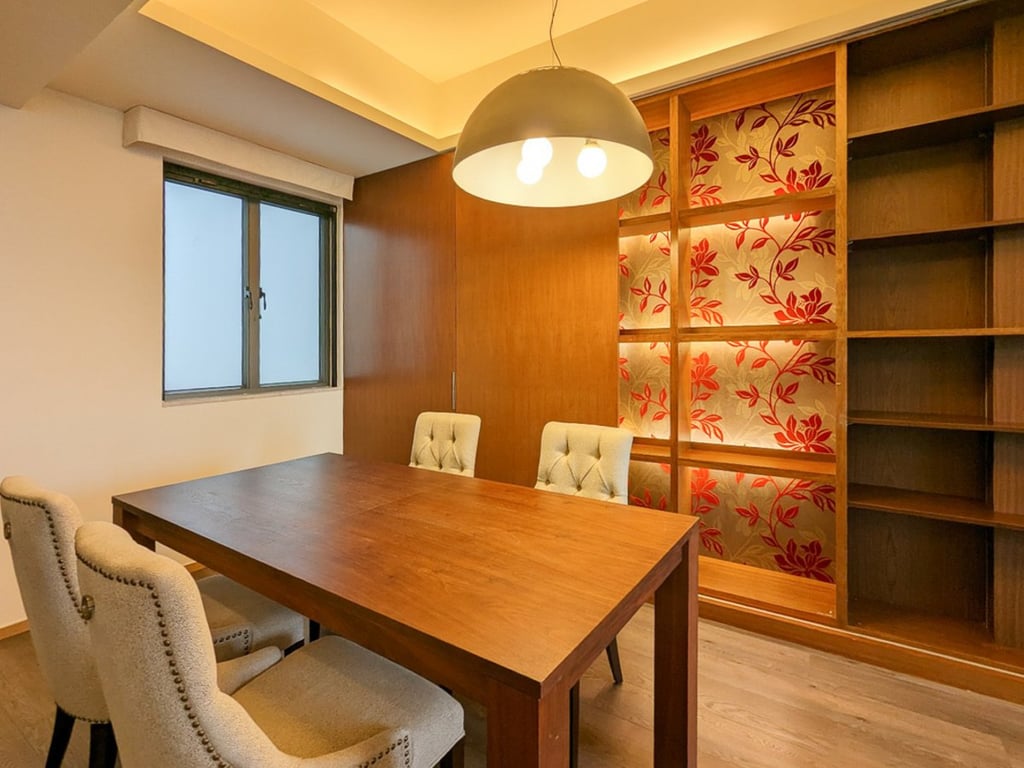 https://img.propertyraptor.com/cdn-cgi/imagedelivery/KD5bF_AFL0JDTbKLWF7z9g/ap8/ap8_001/hornet/prp/img/003941296c35161e8a9491df16584d3d-wtm.jpg/public