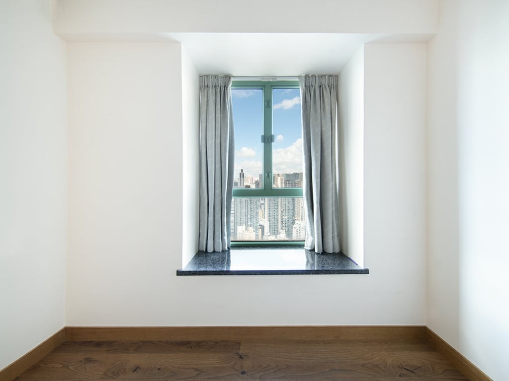 https://img.propertyraptor.com/cdn-cgi/imagedelivery/KD5bF_AFL0JDTbKLWF7z9g/ap8/ap8_001/hornet/prp/img/00438ad19fff26b0a677189334d4089a.jpg/public