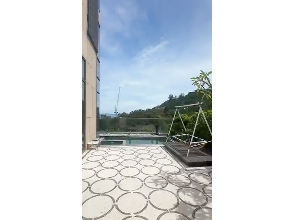 https://img.propertyraptor.com/cdn-cgi/imagedelivery/KD5bF_AFL0JDTbKLWF7z9g/ap8/ap8_001/hornet/prp/img/004cc18f17d102a0dd5cd1c3ce97cc6a-wtm.jpg/public