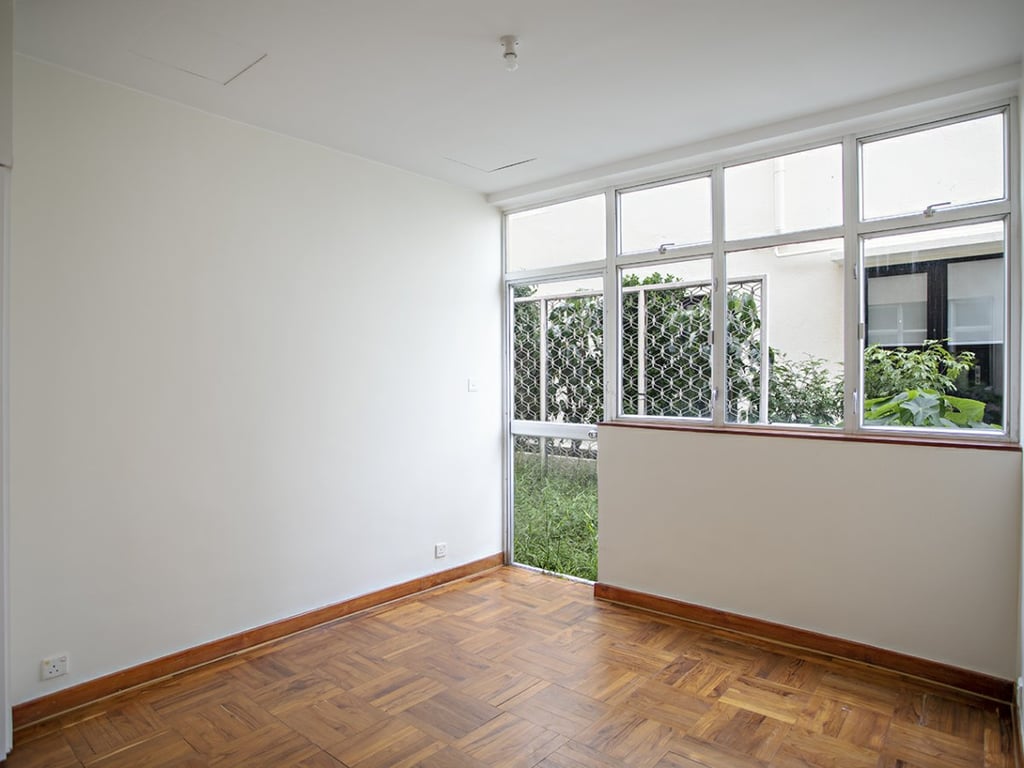 https://img.propertyraptor.com/cdn-cgi/imagedelivery/KD5bF_AFL0JDTbKLWF7z9g/ap8/ap8_001/hornet/prp/img/0051a3f1a9efc76eee58bb3b1c0446f0.jpg/public