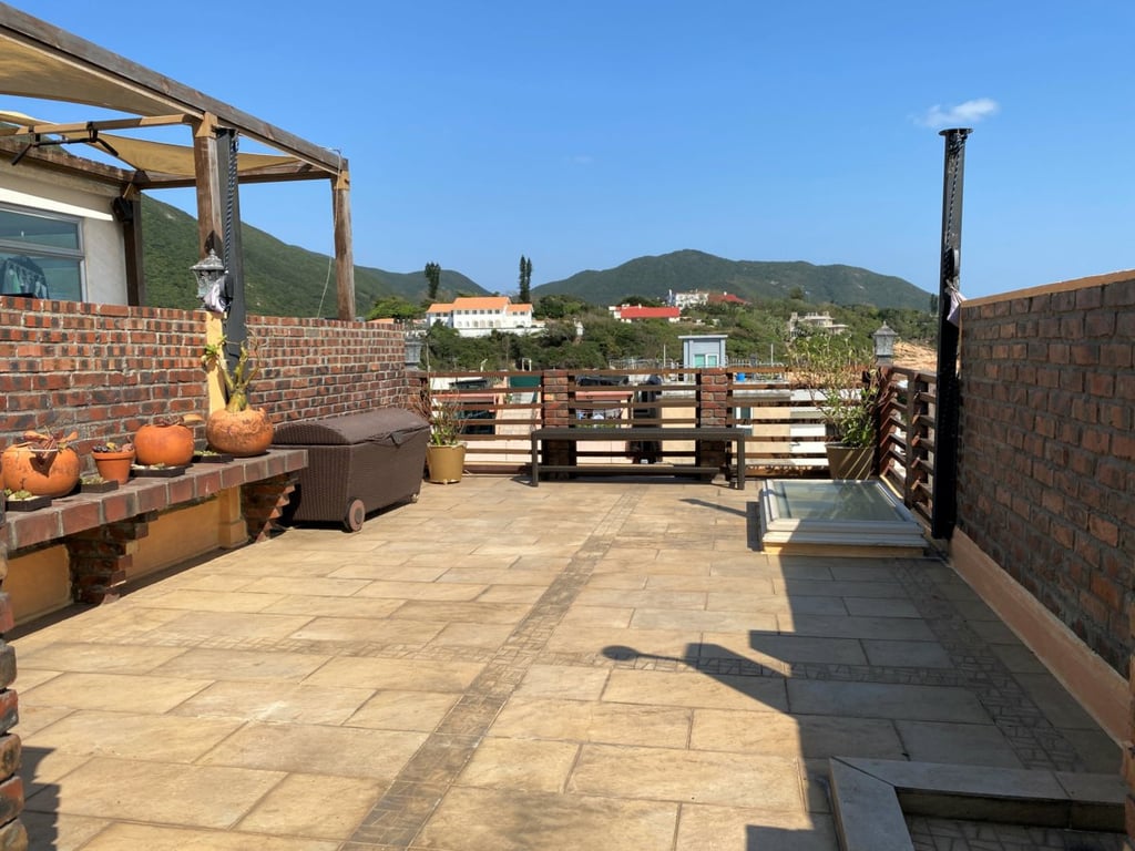 https://img.propertyraptor.com/cdn-cgi/imagedelivery/KD5bF_AFL0JDTbKLWF7z9g/ap8/ap8_001/hornet/prp/img/005613506936a8ab707ade98e86eb80f.jpg/public
