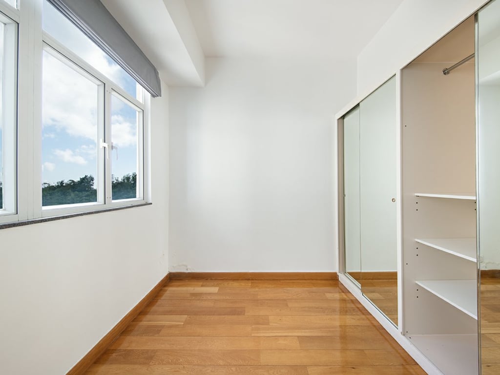 https://img.propertyraptor.com/cdn-cgi/imagedelivery/KD5bF_AFL0JDTbKLWF7z9g/ap8/ap8_001/hornet/prp/img/0092a8b6cbbf8854ff1d6259d17cdcf4.jpg/public