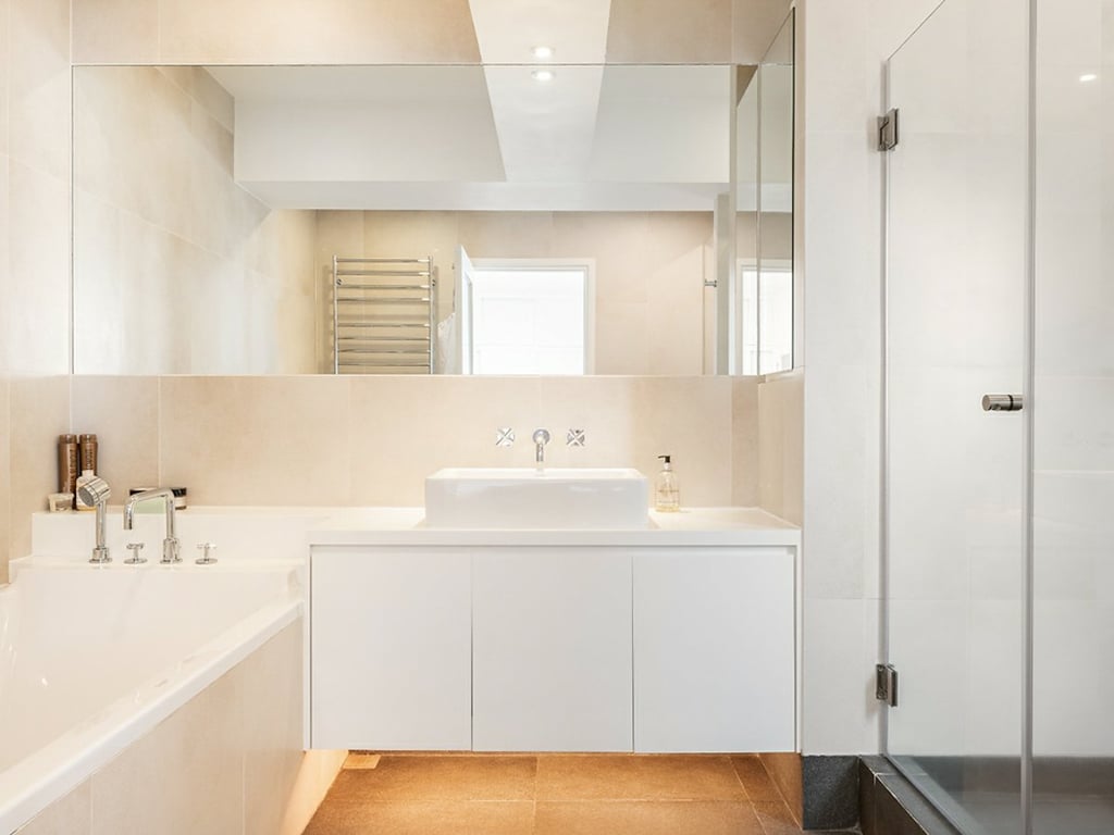 https://img.propertyraptor.com/cdn-cgi/imagedelivery/KD5bF_AFL0JDTbKLWF7z9g/ap8/ap8_001/hornet/prp/img/00d5104c5bb7b95f0a39ac9898cd1f87.jpg/public