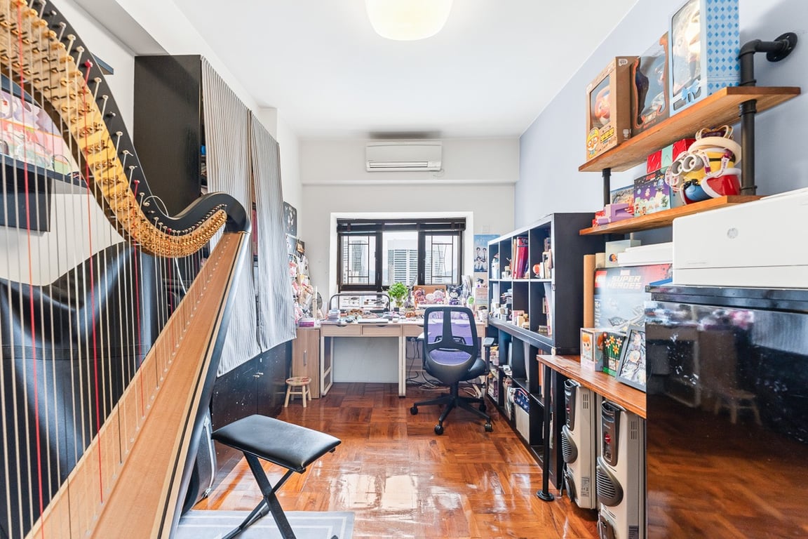 https://img.propertyraptor.com/cdn-cgi/imagedelivery/KD5bF_AFL0JDTbKLWF7z9g/ap8/ap8_001/hornet/prp/img/010537e805bf123f999811e0e8d6dae8-wtm.jpg/public