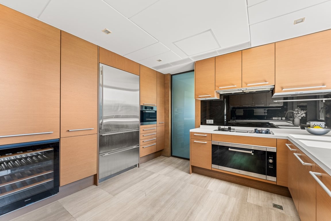 https://img.propertyraptor.com/cdn-cgi/imagedelivery/KD5bF_AFL0JDTbKLWF7z9g/ap8/ap8_001/hornet/prp/img/01080bad9a0bb583f493d3c82bfd41ff-wtm.jpg/public