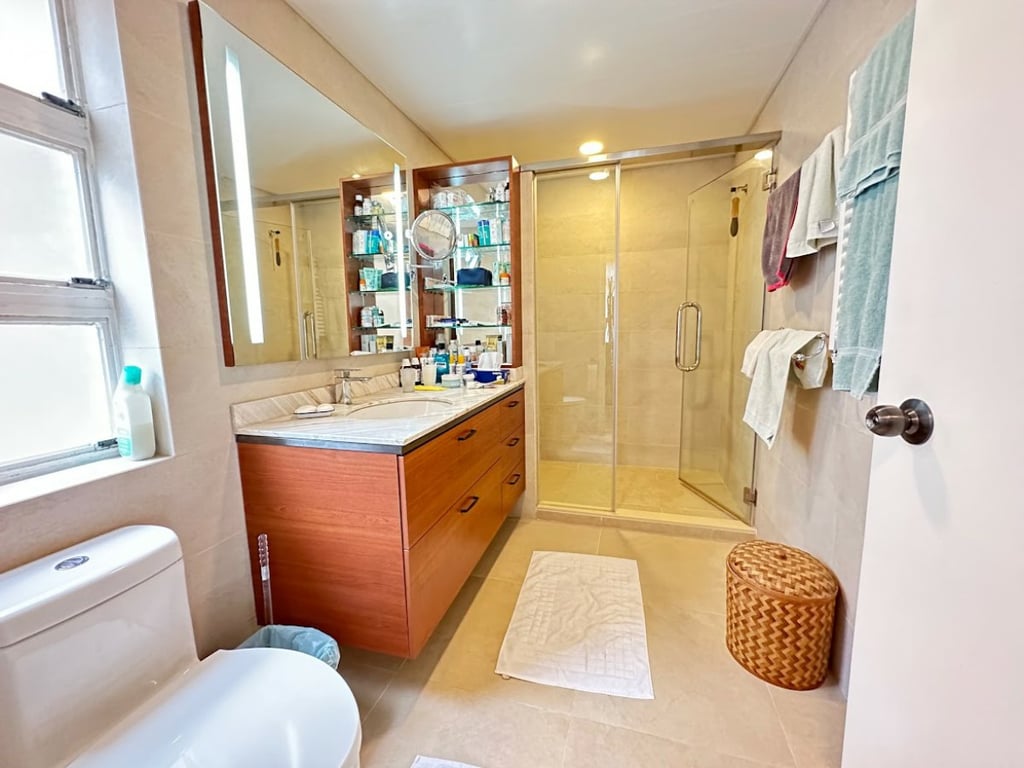 https://img.propertyraptor.com/cdn-cgi/imagedelivery/KD5bF_AFL0JDTbKLWF7z9g/ap8/ap8_001/hornet/prp/img/0126db1979315201ca1e9dff327ba73f.jpg/public