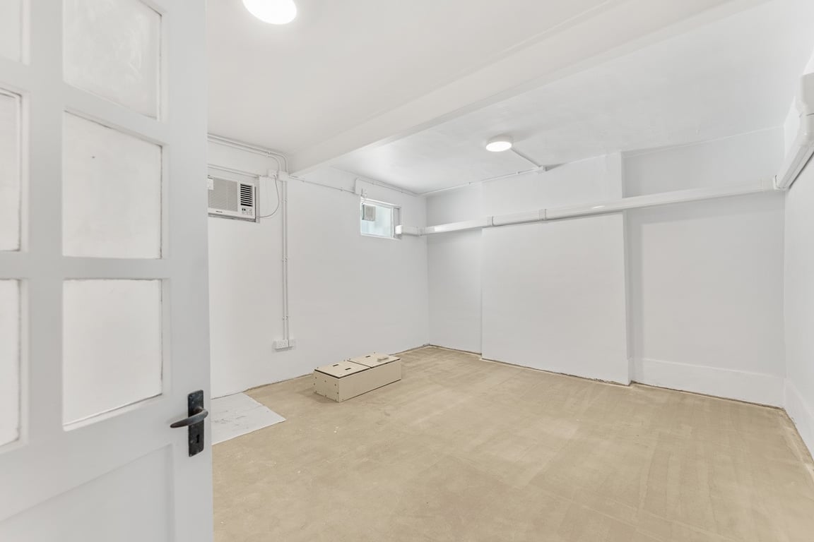 https://img.propertyraptor.com/cdn-cgi/imagedelivery/KD5bF_AFL0JDTbKLWF7z9g/ap8/ap8_001/hornet/prp/img/0162d43f14cc70c0e5051b1aee318dc2-wtm.jpg/public