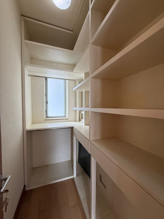 https://img.propertyraptor.com/cdn-cgi/imagedelivery/KD5bF_AFL0JDTbKLWF7z9g/ap8/ap8_001/hornet/prp/img/016fb5a9e20e2da451b37cb60acca421-wtm.jpg/public
