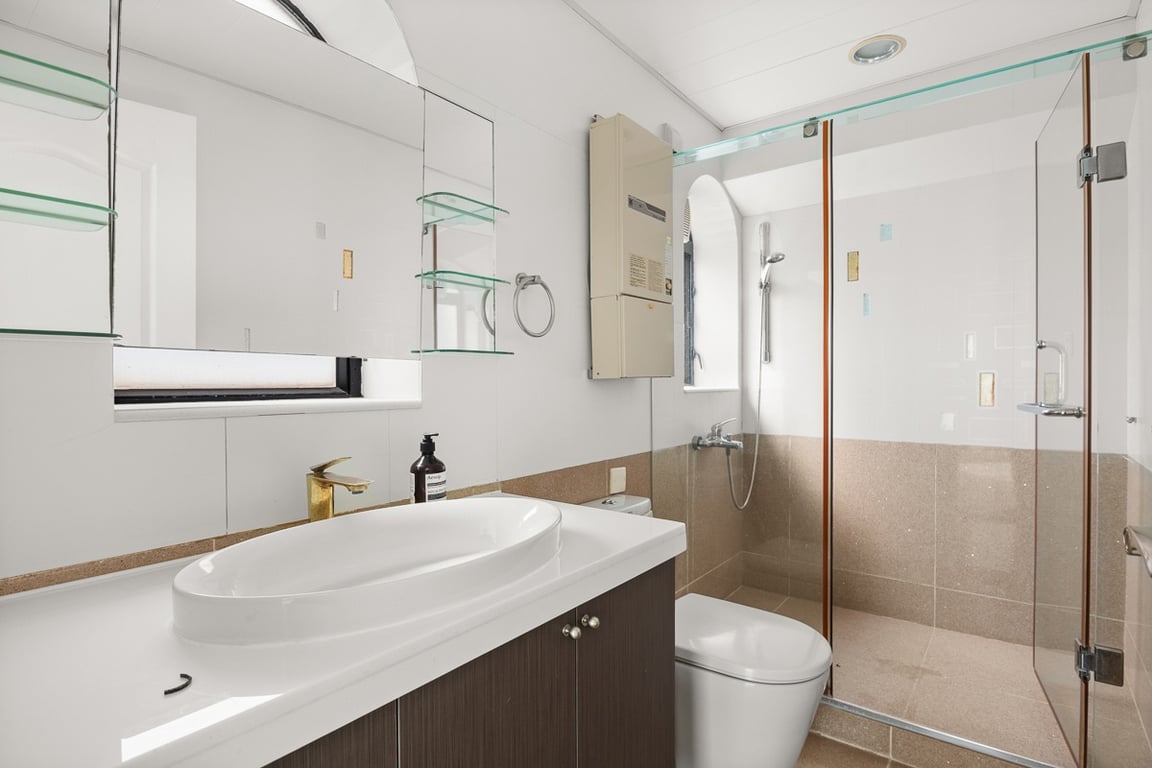 https://img.propertyraptor.com/cdn-cgi/imagedelivery/KD5bF_AFL0JDTbKLWF7z9g/ap8/ap8_001/hornet/prp/img/01763749afaab5033a26045512945a2e-wtm.jpg/public