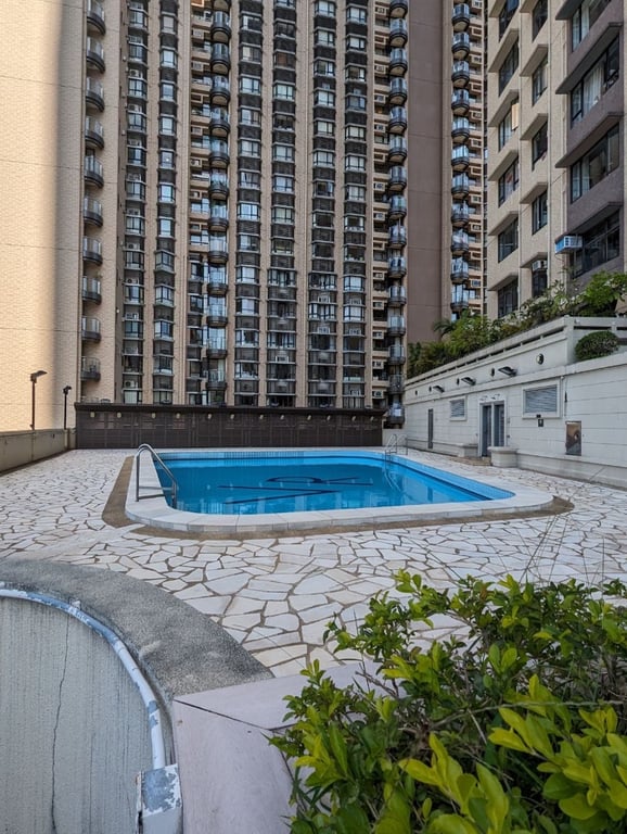 https://img.propertyraptor.com/cdn-cgi/imagedelivery/KD5bF_AFL0JDTbKLWF7z9g/ap8/ap8_001/hornet/prp/img/018155e30c2bc22d956a45b3318fbd4f-wtm.jpg/public