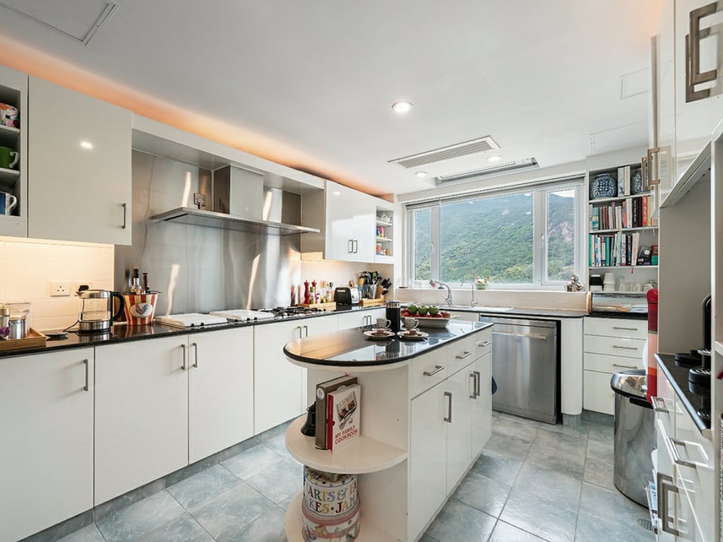 https://img.propertyraptor.com/cdn-cgi/imagedelivery/KD5bF_AFL0JDTbKLWF7z9g/ap8/ap8_001/hornet/prp/img/01a1cb1c4247b0d66ab71b90218d0cc9.jpg/public