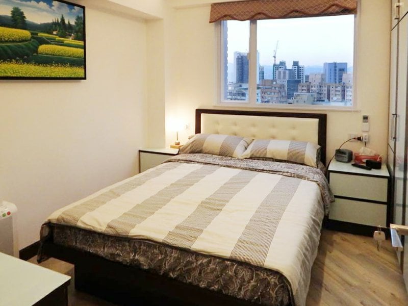 https://img.propertyraptor.com/cdn-cgi/imagedelivery/KD5bF_AFL0JDTbKLWF7z9g/ap8/ap8_001/hornet/prp/img/01d4d6dab5404e5be8422ae8caaf261e.jpg/public