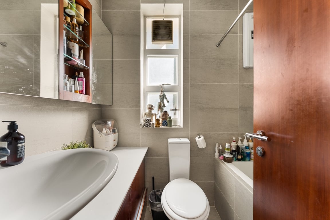 https://img.propertyraptor.com/cdn-cgi/imagedelivery/KD5bF_AFL0JDTbKLWF7z9g/ap8/ap8_001/hornet/prp/img/01d50a2096c2a5986ce4fbf2ca46a8dc-wtm.jpg/public