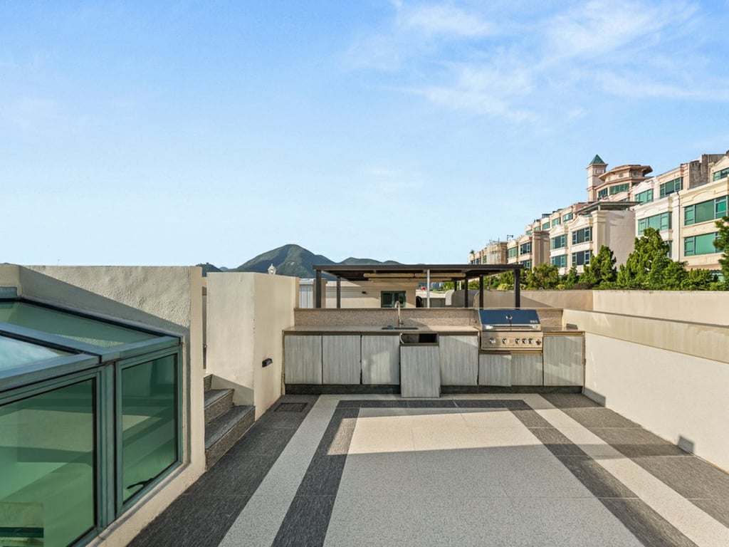 https://img.propertyraptor.com/cdn-cgi/imagedelivery/KD5bF_AFL0JDTbKLWF7z9g/ap8/ap8_001/hornet/prp/img/01dbb41e4e25d2b05aa3892d0ceca247.jpg/public