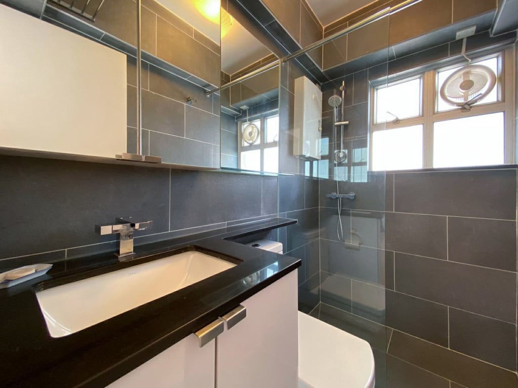 https://img.propertyraptor.com/cdn-cgi/imagedelivery/KD5bF_AFL0JDTbKLWF7z9g/ap8/ap8_001/hornet/prp/img/02029c815fb14b53d49847a9009849d6.jpg/public
