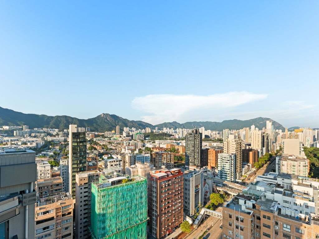 https://img.propertyraptor.com/cdn-cgi/imagedelivery/KD5bF_AFL0JDTbKLWF7z9g/ap8/ap8_001/hornet/prp/img/020d2a5304afb9fafb573459fa7043dd-wtm.jpg/public