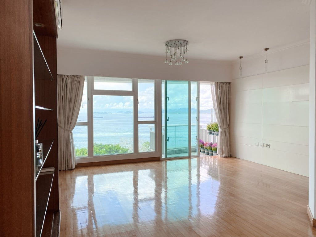 https://img.propertyraptor.com/cdn-cgi/imagedelivery/KD5bF_AFL0JDTbKLWF7z9g/ap8/ap8_001/hornet/prp/img/0217a0456395457f9fed36a3d6eefc69-wtm.jpg/public