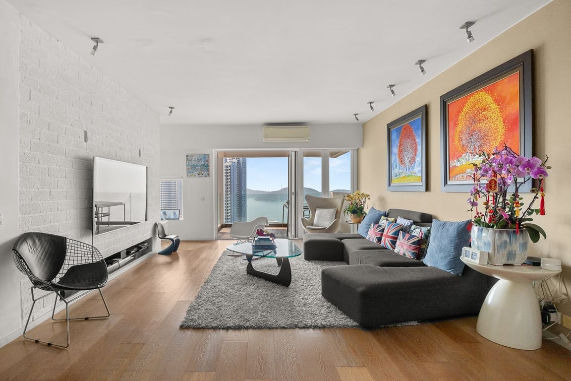 https://img.propertyraptor.com/cdn-cgi/imagedelivery/KD5bF_AFL0JDTbKLWF7z9g/ap8/ap8_001/hornet/prp/img/02224d3508fcacc5f7c156b5d9fb56d4-wtm.jpg/public
