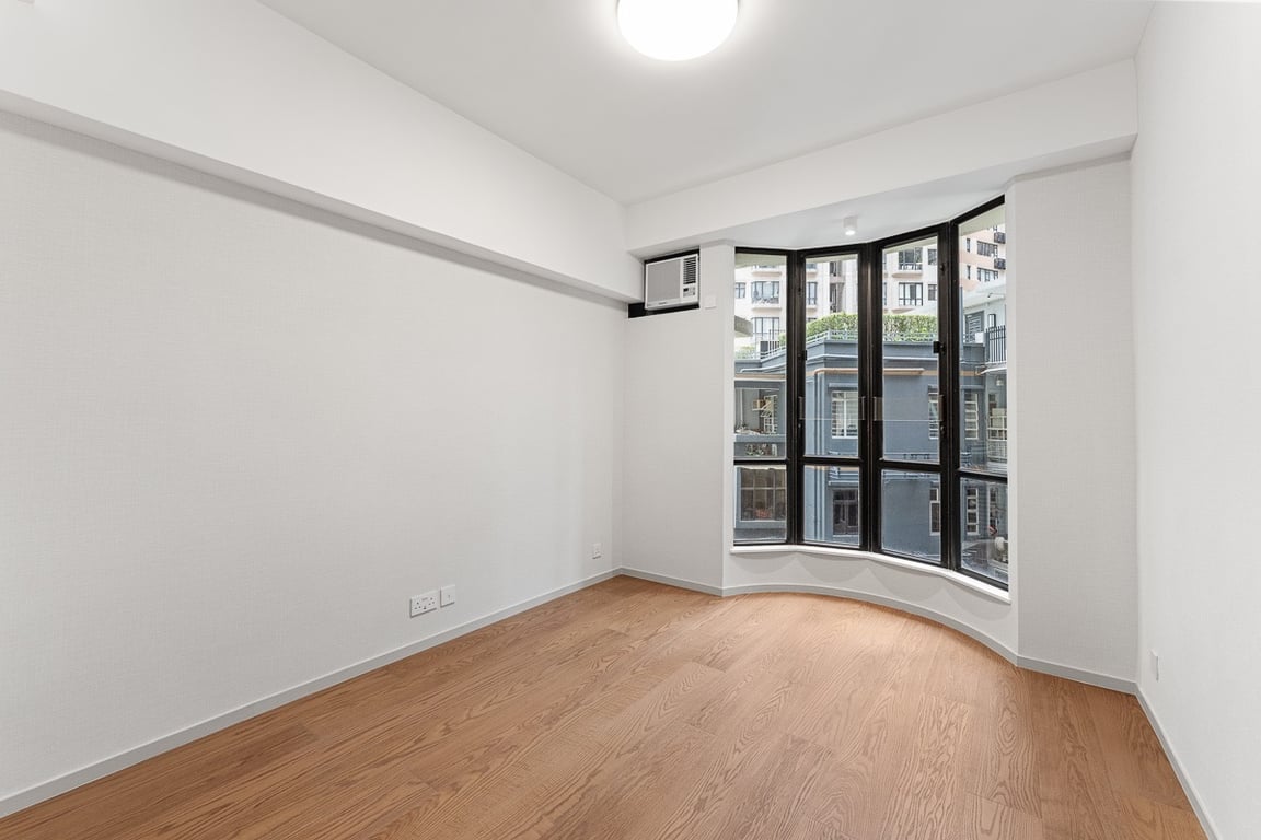 https://img.propertyraptor.com/cdn-cgi/imagedelivery/KD5bF_AFL0JDTbKLWF7z9g/ap8/ap8_001/hornet/prp/img/0231bf94eaa5d536c9a1a47aba69d594-wtm.jpg/public