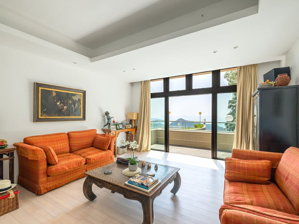 https://img.propertyraptor.com/cdn-cgi/imagedelivery/KD5bF_AFL0JDTbKLWF7z9g/ap8/ap8_001/hornet/prp/img/023478fcee7e9f32068c1a72a95bc30b.jpg/public