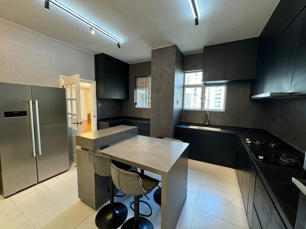 https://img.propertyraptor.com/cdn-cgi/imagedelivery/KD5bF_AFL0JDTbKLWF7z9g/ap8/ap8_001/hornet/prp/img/0235dd346bdff1559fd3c28e9ccca84a-wtm.jpg/public
