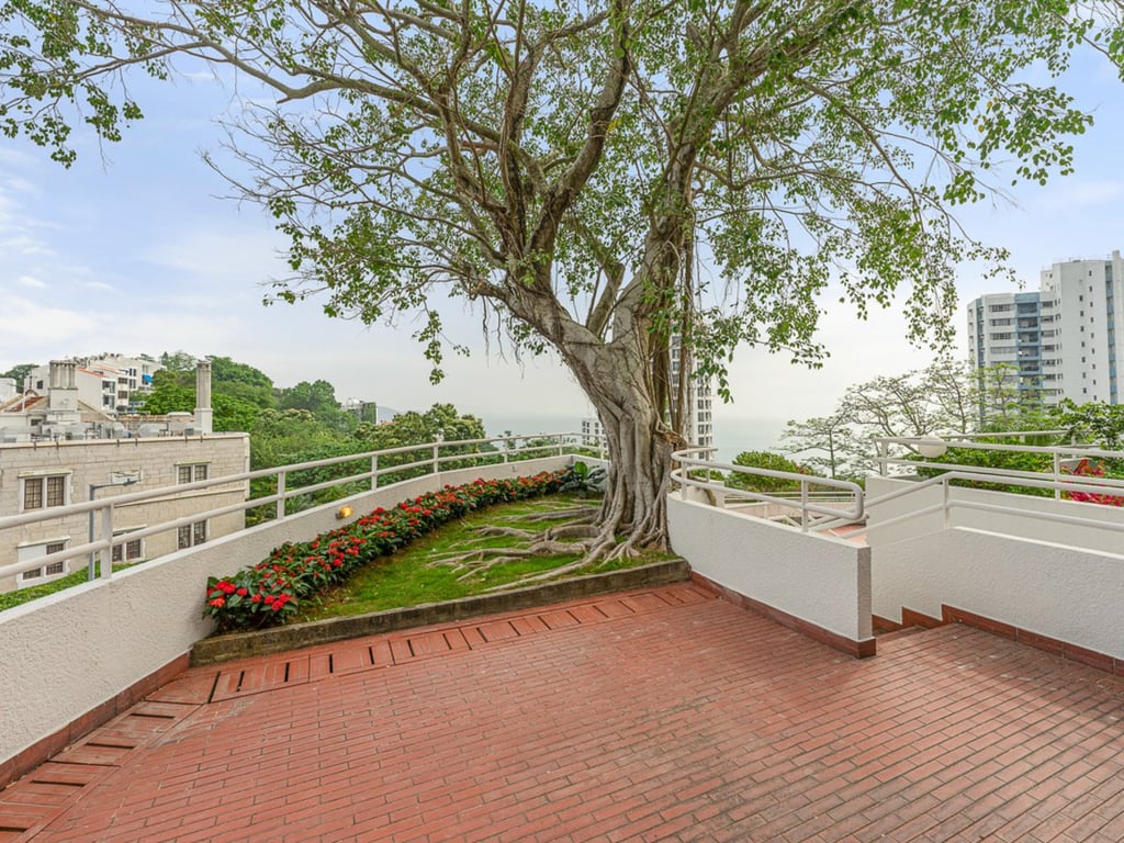 https://img.propertyraptor.com/cdn-cgi/imagedelivery/KD5bF_AFL0JDTbKLWF7z9g/ap8/ap8_001/hornet/prp/img/023a4eea745013c98cca1c0723c1268c.jpg/public