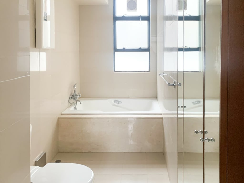 https://img.propertyraptor.com/cdn-cgi/imagedelivery/KD5bF_AFL0JDTbKLWF7z9g/ap8/ap8_001/hornet/prp/img/023f71f54b263aa0fd1f839c143d42fc.jpg/public
