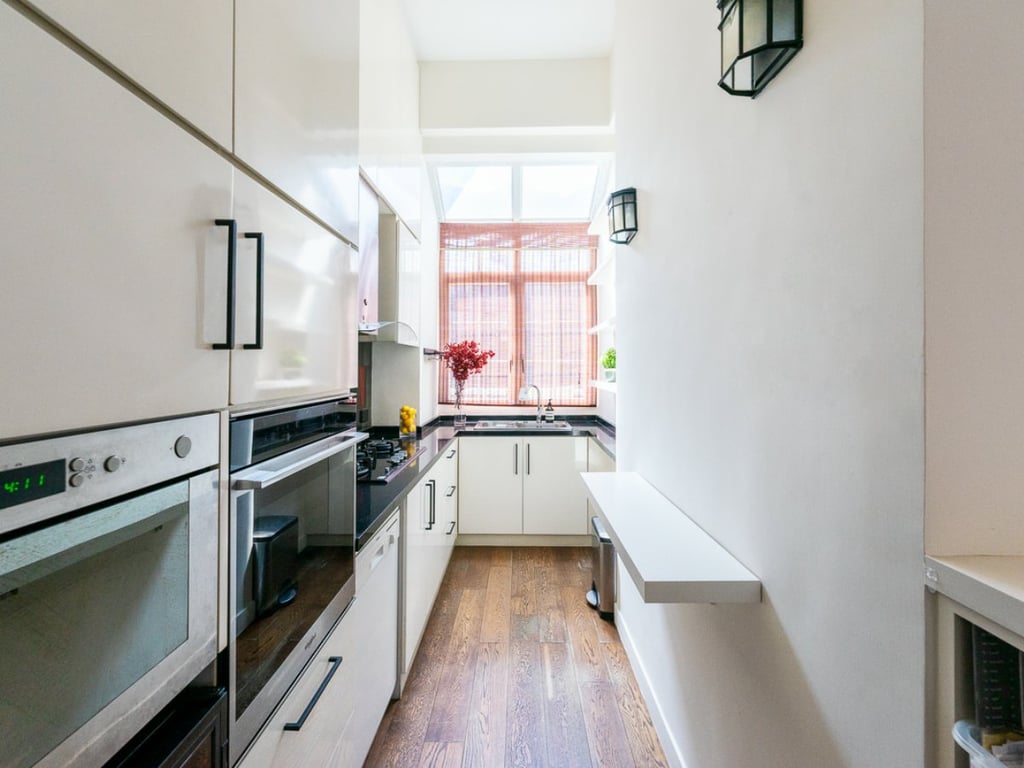 https://img.propertyraptor.com/cdn-cgi/imagedelivery/KD5bF_AFL0JDTbKLWF7z9g/ap8/ap8_001/hornet/prp/img/026e74e2f424061a1d8c7e99651dd24a.jpg/public