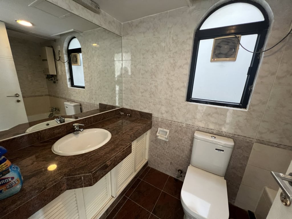 https://img.propertyraptor.com/cdn-cgi/imagedelivery/KD5bF_AFL0JDTbKLWF7z9g/ap8/ap8_001/hornet/prp/img/02a25d114b22823053b93d4c03f45ea5.jpg/public