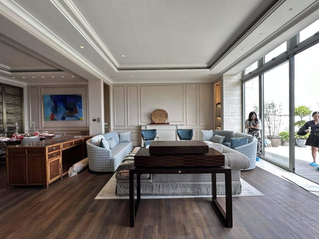 https://img.propertyraptor.com/cdn-cgi/imagedelivery/KD5bF_AFL0JDTbKLWF7z9g/ap8/ap8_001/hornet/prp/img/02afab2908a794fc545ce94e12e7ba71.jpg/public