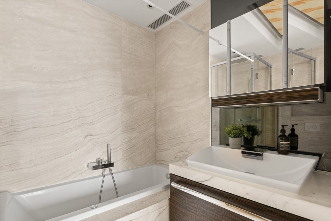 https://img.propertyraptor.com/cdn-cgi/imagedelivery/KD5bF_AFL0JDTbKLWF7z9g/ap8/ap8_001/hornet/prp/img/02c45574b833001e043a75c402dd254c-wtm.jpg/public