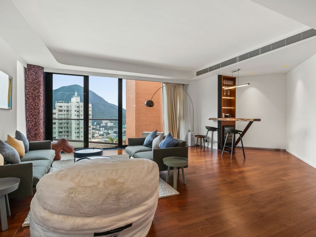 https://img.propertyraptor.com/cdn-cgi/imagedelivery/KD5bF_AFL0JDTbKLWF7z9g/ap8/ap8_001/hornet/prp/img/02dbd2dbd56d33afd64d3e92b3130bfd.jpg/public
