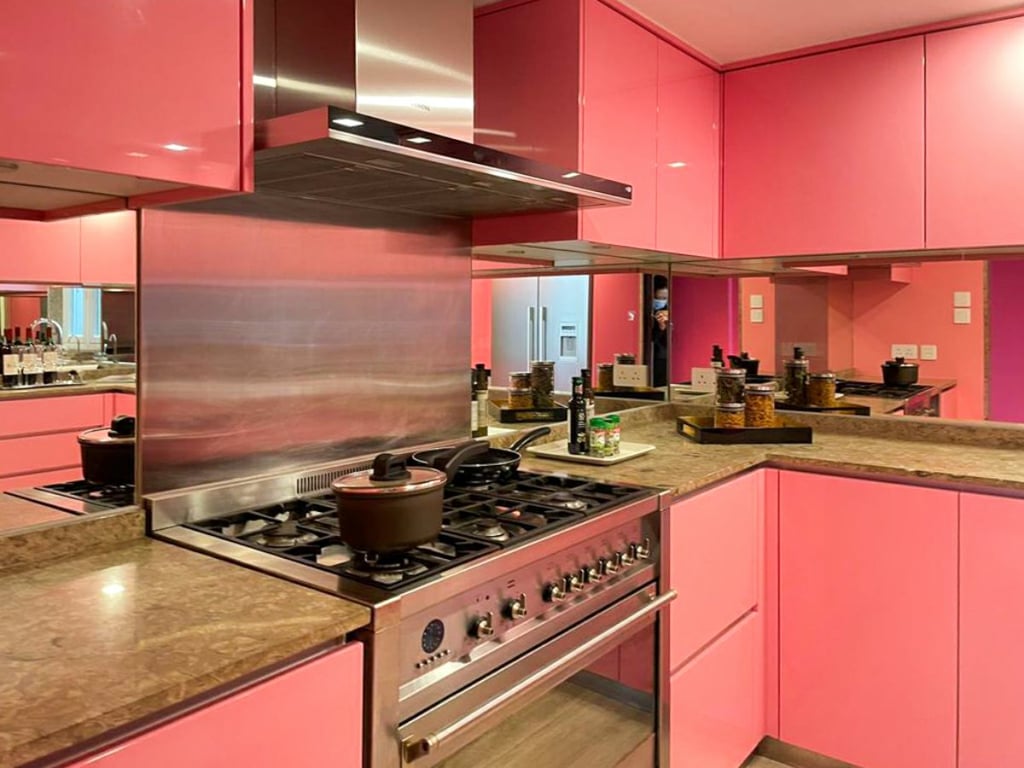 https://img.propertyraptor.com/cdn-cgi/imagedelivery/KD5bF_AFL0JDTbKLWF7z9g/ap8/ap8_001/hornet/prp/img/02ec83b23619ab97a311fc1f07c50c56.jpg/public