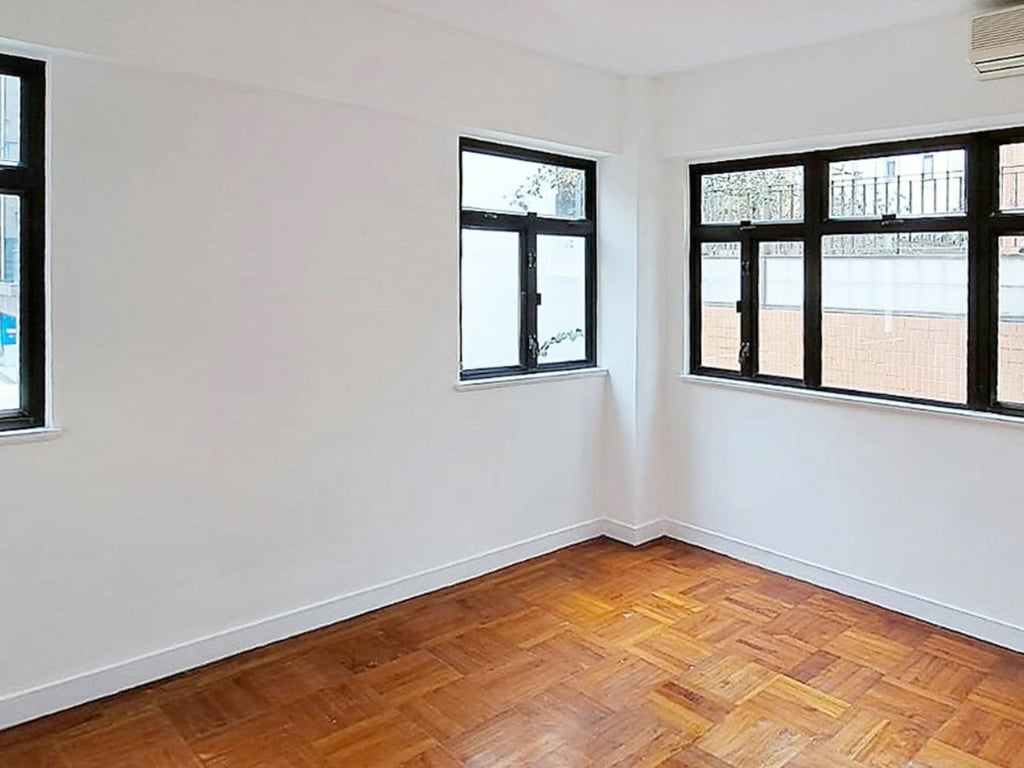 https://img.propertyraptor.com/cdn-cgi/imagedelivery/KD5bF_AFL0JDTbKLWF7z9g/ap8/ap8_001/hornet/prp/img/030b3f9612ee92010605dbc2805f15ad.jpg/public