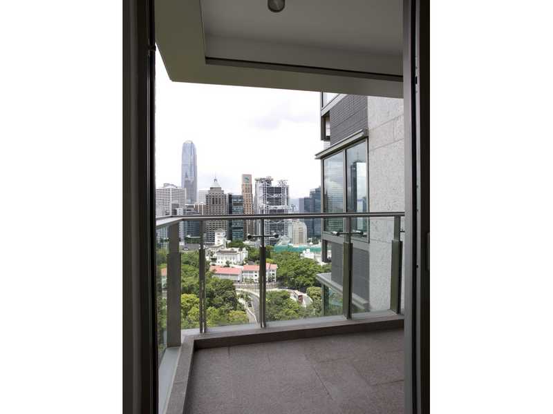 https://img.propertyraptor.com/cdn-cgi/imagedelivery/KD5bF_AFL0JDTbKLWF7z9g/ap8/ap8_001/hornet/prp/img/0341507f6b2aaef732b517a93a38d470.jpg/public