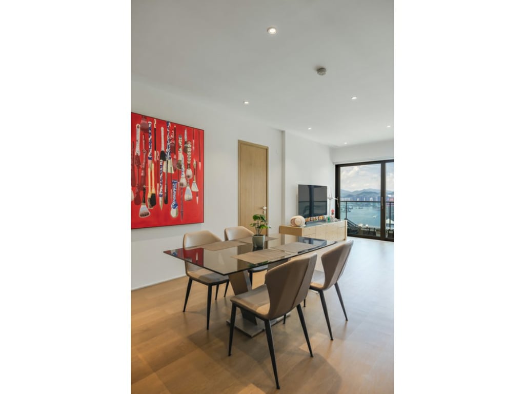 https://img.propertyraptor.com/cdn-cgi/imagedelivery/KD5bF_AFL0JDTbKLWF7z9g/ap8/ap8_001/hornet/prp/img/03728ec466a32f77a88198a0b13a377a.jpg/public