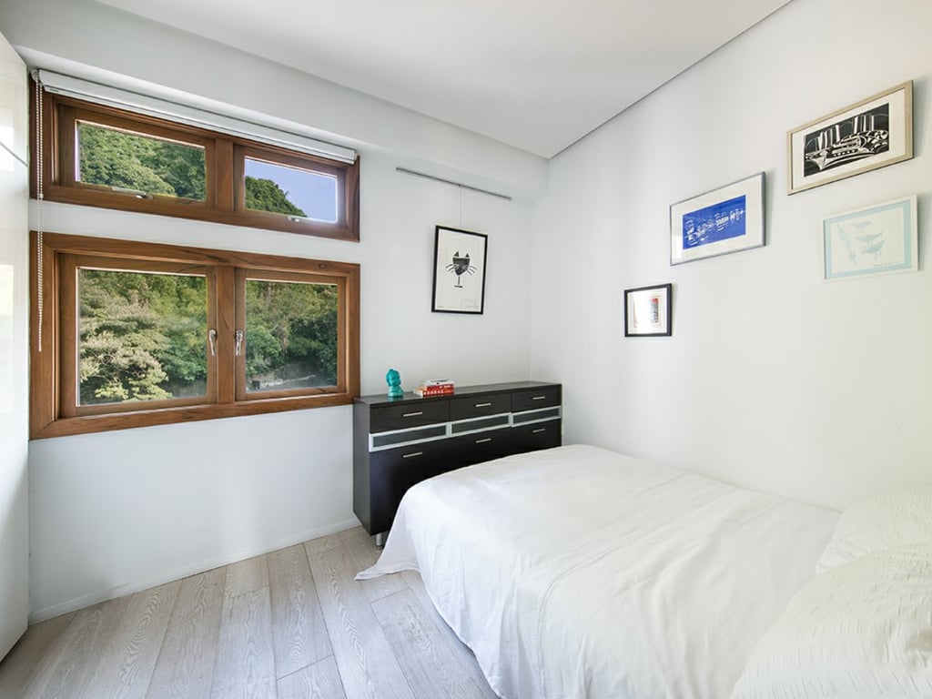 https://img.propertyraptor.com/cdn-cgi/imagedelivery/KD5bF_AFL0JDTbKLWF7z9g/ap8/ap8_001/hornet/prp/img/03c1521a4d87bb03d90d3c1fc0d5960b.jpg/public