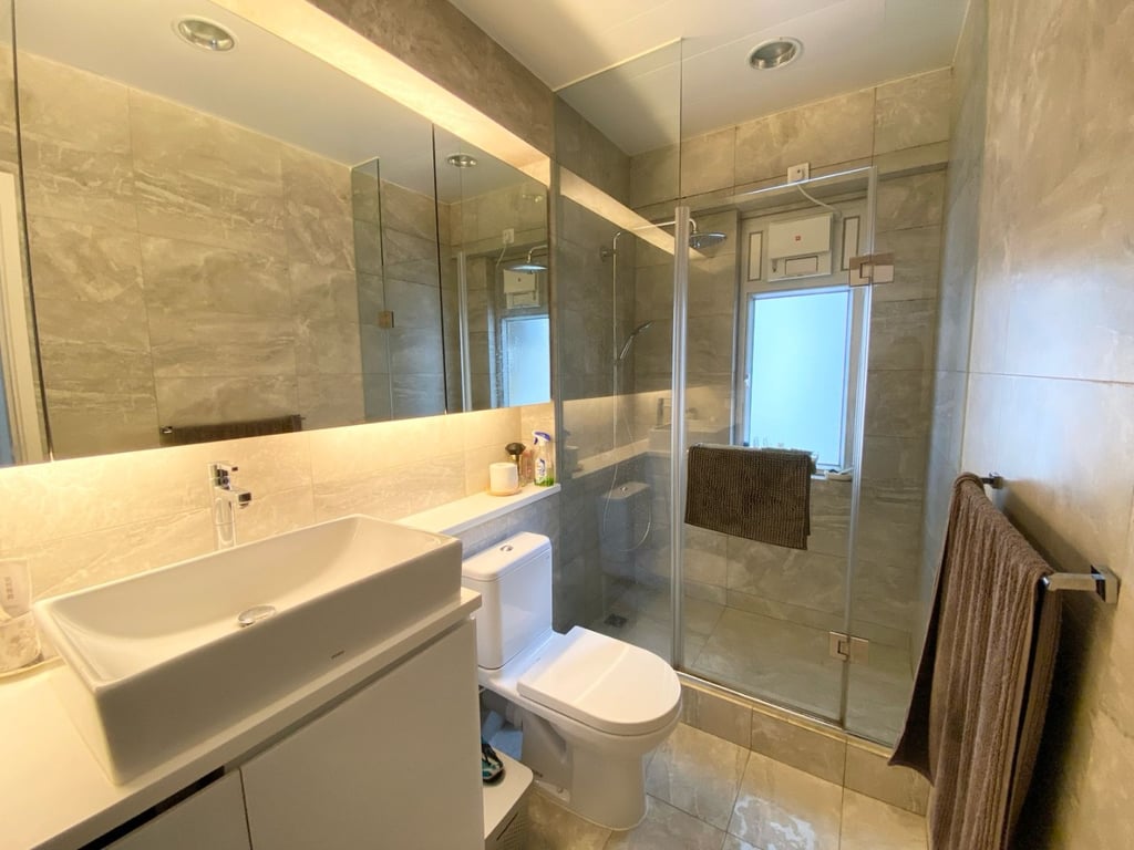 https://img.propertyraptor.com/cdn-cgi/imagedelivery/KD5bF_AFL0JDTbKLWF7z9g/ap8/ap8_001/hornet/prp/img/041df0043cdee7a9987b30a76ad4cecc-wtm.jpg/public