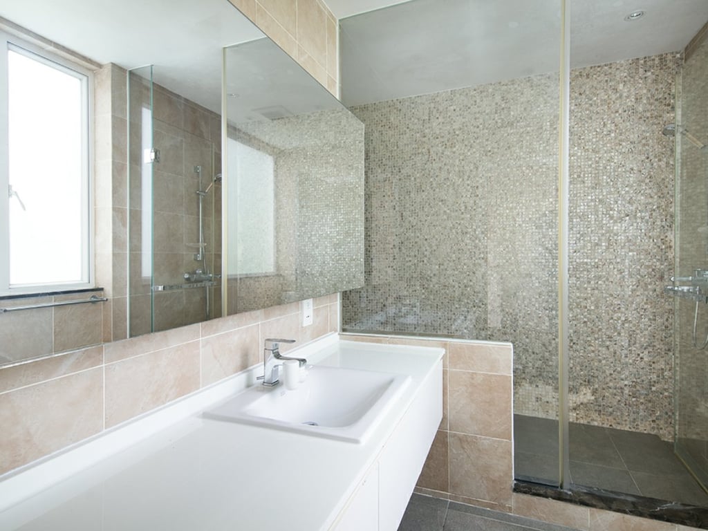 https://img.propertyraptor.com/cdn-cgi/imagedelivery/KD5bF_AFL0JDTbKLWF7z9g/ap8/ap8_001/hornet/prp/img/042c8a2fcebc9b908bbc885f5fd4f16a.jpg/public