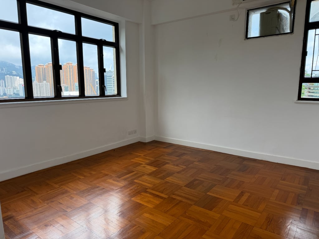https://img.propertyraptor.com/cdn-cgi/imagedelivery/KD5bF_AFL0JDTbKLWF7z9g/ap8/ap8_001/hornet/prp/img/0430d509a03b5fa75cecbdf8d0f282eb-wtm.jpg/public