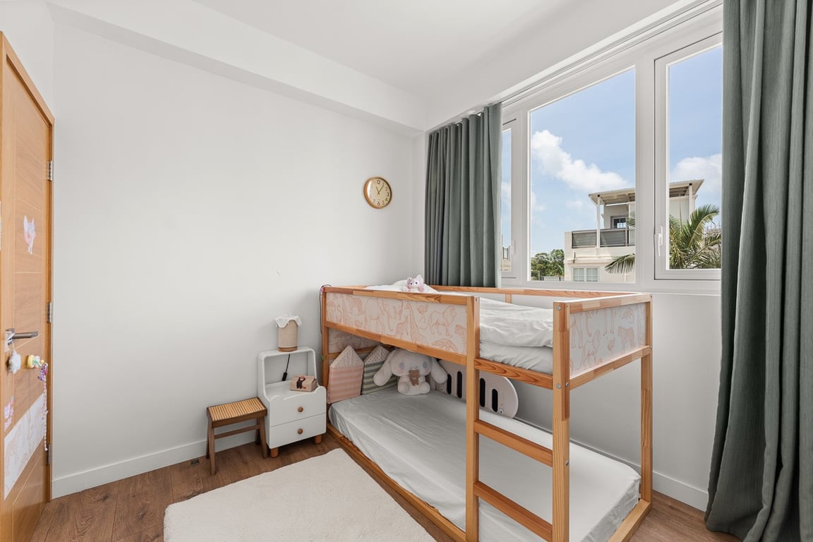https://img.propertyraptor.com/cdn-cgi/imagedelivery/KD5bF_AFL0JDTbKLWF7z9g/ap8/ap8_001/hornet/prp/img/0490fe5fa0a3c251bcbf3c677e0c33f9-wtm.jpg/public