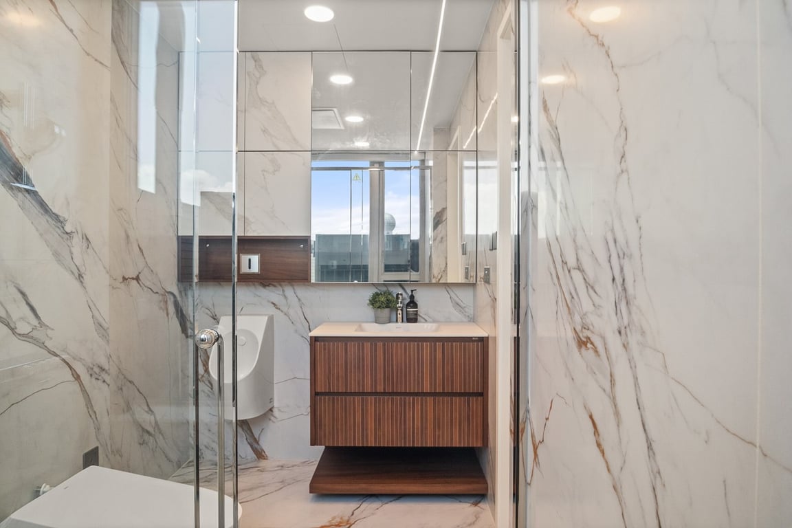 https://img.propertyraptor.com/cdn-cgi/imagedelivery/KD5bF_AFL0JDTbKLWF7z9g/ap8/ap8_001/hornet/prp/img/04dc6d098f34aaeef045b36ee52afb74-wtm.jpg/public