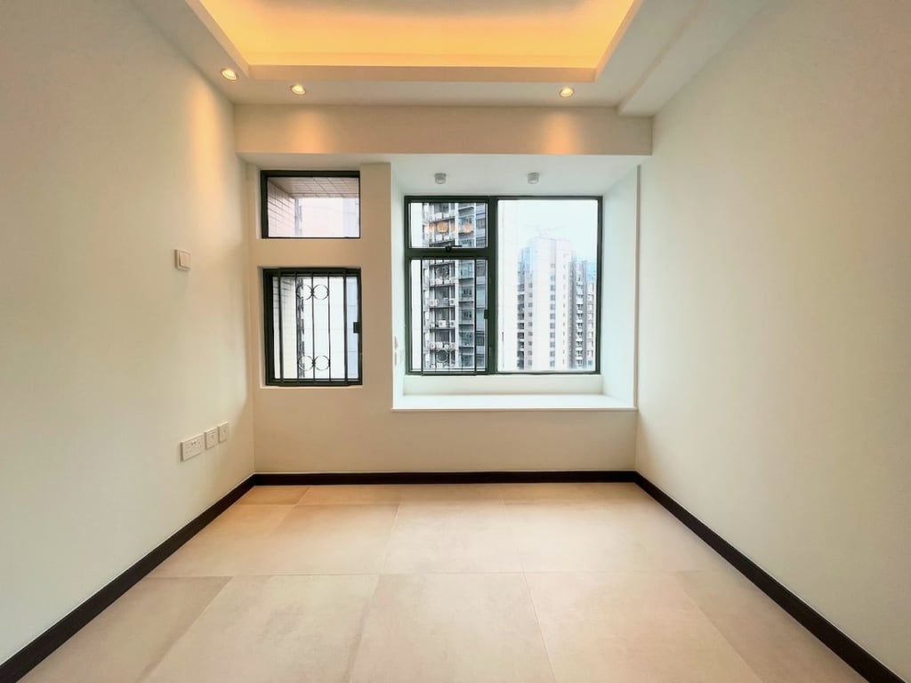 https://img.propertyraptor.com/cdn-cgi/imagedelivery/KD5bF_AFL0JDTbKLWF7z9g/ap8/ap8_001/hornet/prp/img/05047ae6ae5a9f38d23be60a3586f105.jpg/public