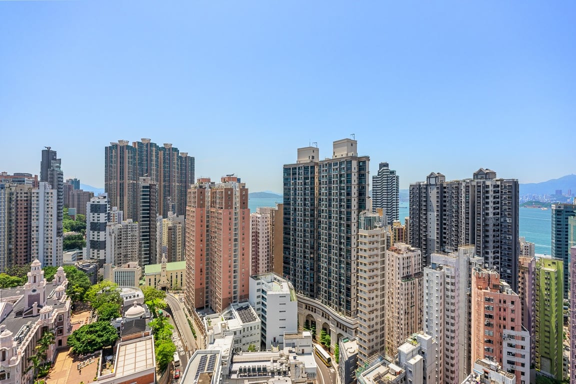 https://img.propertyraptor.com/cdn-cgi/imagedelivery/KD5bF_AFL0JDTbKLWF7z9g/ap8/ap8_001/hornet/prp/img/0519980aefb1cb7c4c9d6490a2776b14-wtm.jpg/public