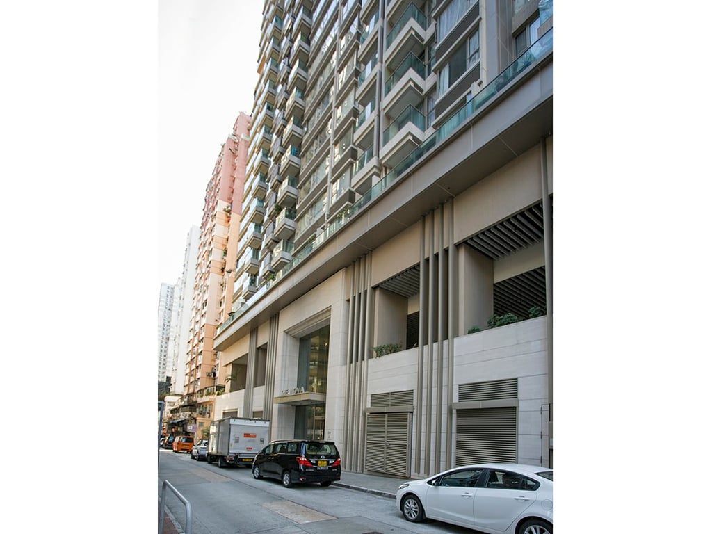 https://img.propertyraptor.com/cdn-cgi/imagedelivery/KD5bF_AFL0JDTbKLWF7z9g/ap8/ap8_001/hornet/prp/img/052d2156d1a9d3429908f12af3f0a041.jpg/public