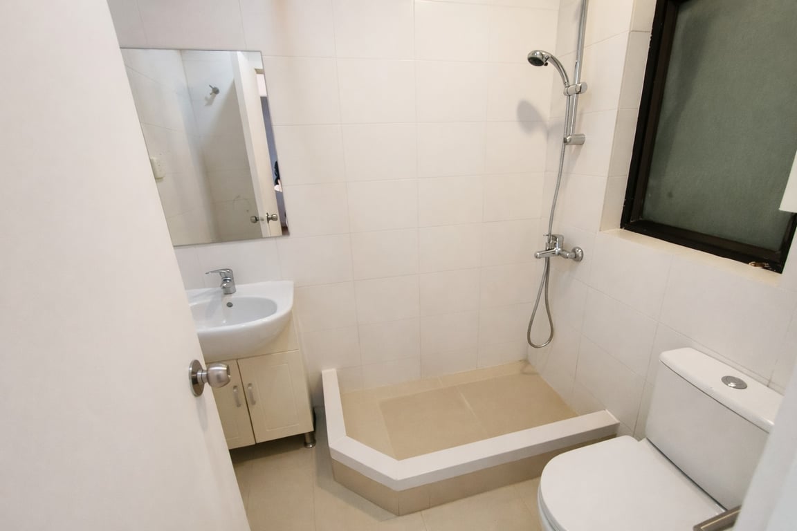 https://img.propertyraptor.com/cdn-cgi/imagedelivery/KD5bF_AFL0JDTbKLWF7z9g/ap8/ap8_001/hornet/prp/img/052e27f685034c53e4039ff8e493e98a-wtm.jpg/public