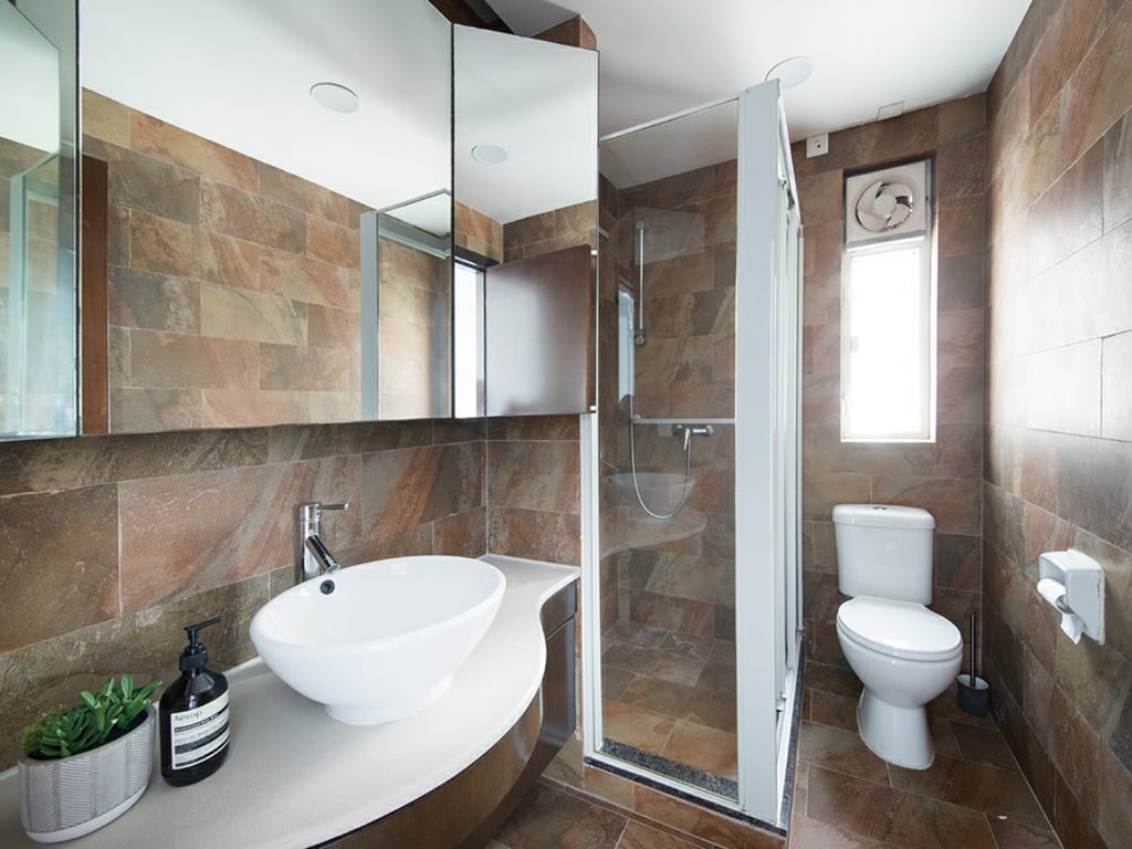 https://img.propertyraptor.com/cdn-cgi/imagedelivery/KD5bF_AFL0JDTbKLWF7z9g/ap8/ap8_001/hornet/prp/img/052fe6eca4964aa52e1650b2f3d4f86a.jpg/public