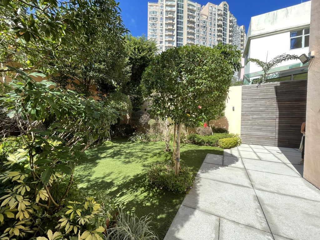 Redhill Peninsula - Cedar Drive